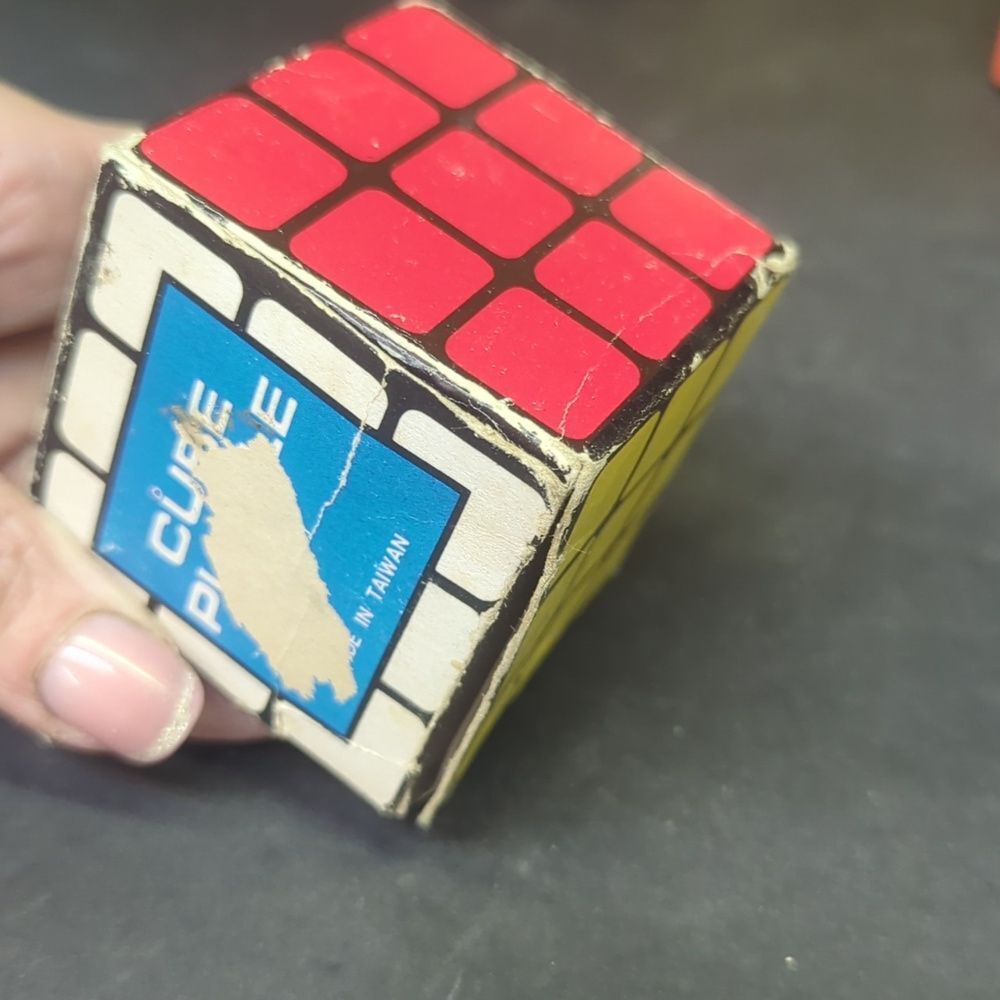 set of vintage Rubik's-style puzzles and Don Taylor book - Picture 2 of 12